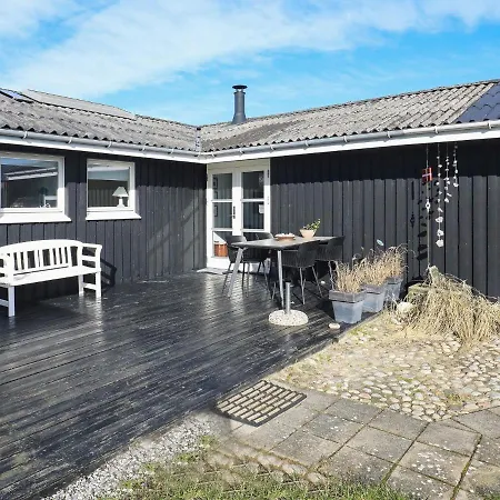 度假居 6 Person In Saeby-by Traum